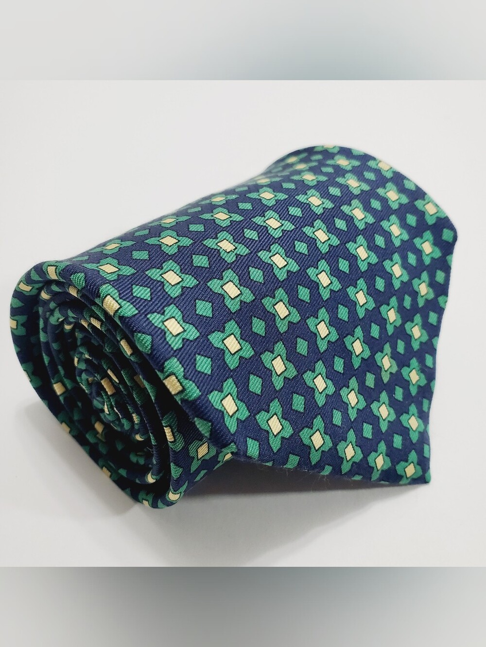 IsacoMen's Italian Neck Tie Green Geometric Pattern 58x4"
